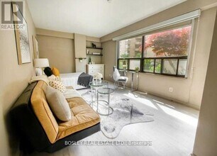740-740 Eglinton Ave W in Toronto, ON - Building Photo - Building Photo
