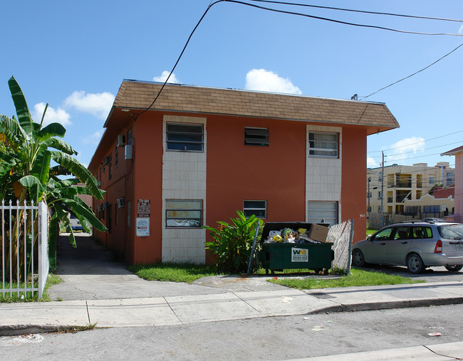 721 SW 3rd St in Miami, FL - Building Photo - Building Photo