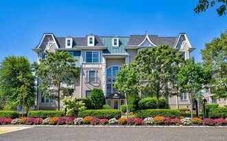 323 Roosevelt Way in Westbury, NY - Building Photo