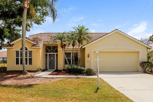 6615 Oakbrooke Cir in Bradenton, FL - Building Photo