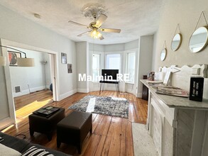 94 Mount Pleasant Ave, Unit #2 in Boston, MA - Building Photo - Building Photo