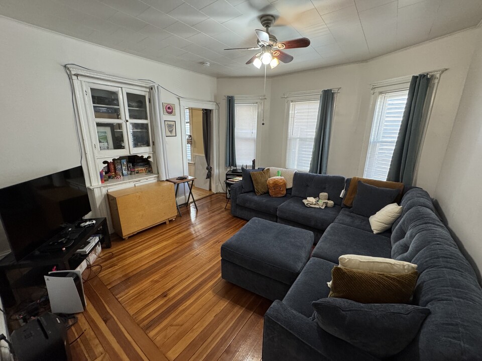 294 Highland Ave, Unit 1 in Somerville, MA - Building Photo