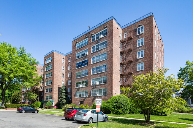 Bell Apartments in Bayside, NY - Building Photo - Building Photo