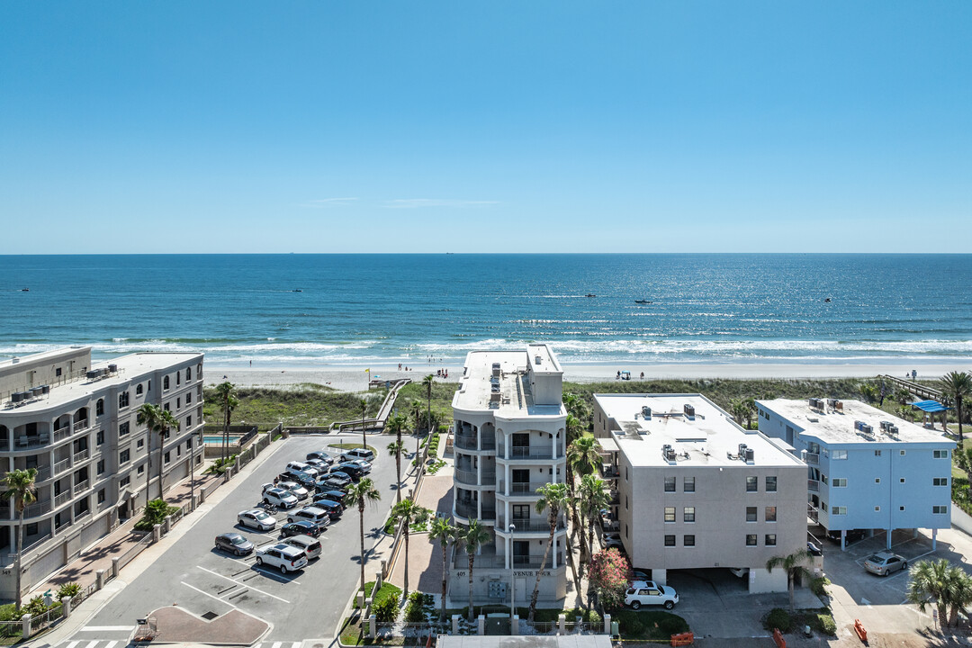 Avenue Four Condos in Jacksonville Beach, FL - Building Photo