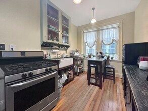 246 S Huntington Ave, Unit 2 in Boston, MA - Building Photo - Building Photo