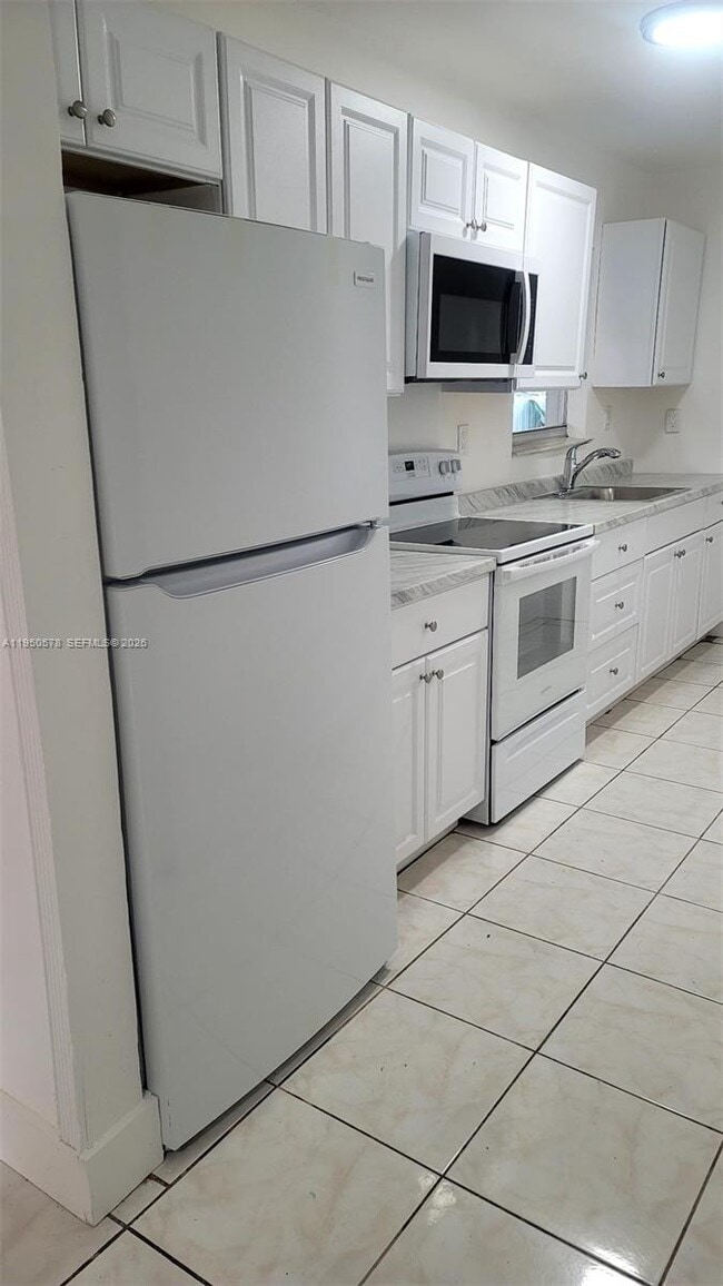 3680 NW 20th Ct in Miami, FL - Building Photo - Building Photo