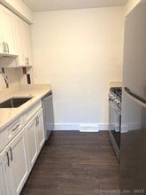 30 Spring St E in Wethersfield, CT - Building Photo - Building Photo