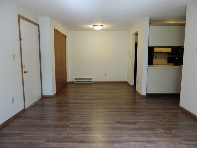 904 Benton Dr-Unit -APT 13 in Iowa City, IA - Foto de edificio - Building Photo