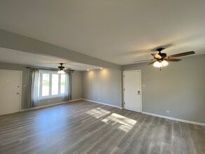 12814 E Playfield Dr in Crestwood, IL - Building Photo - Building Photo