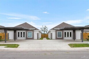 1301 S Yankton St, Unit 4 in Alton, TX - Building Photo