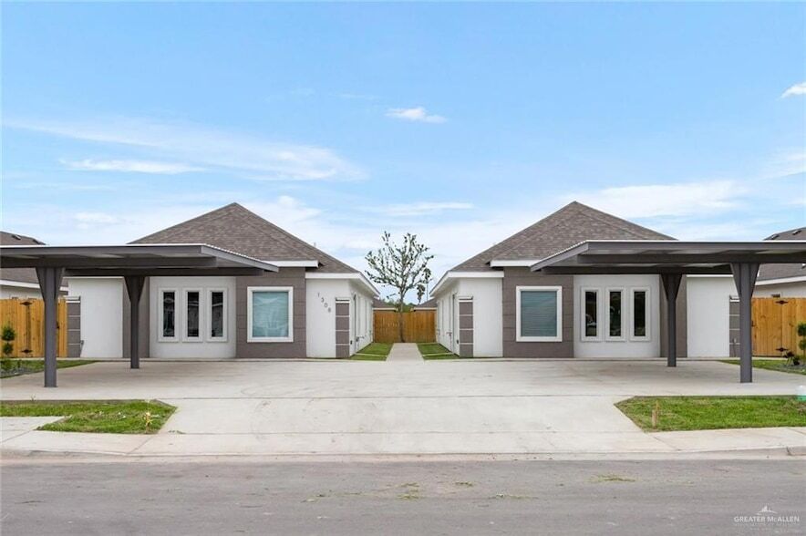 1220 S Yankton St, Unit 1 in Alton, TX - Building Photo
