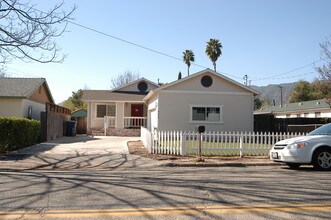 423 Lomita Ave in Ojai, CA - Foto de edificio - Building Photo