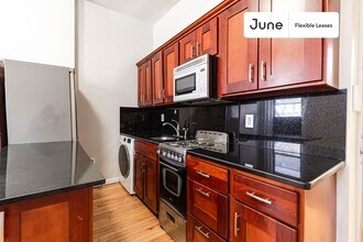 885 9th Ave in New York, NY - Building Photo - Building Photo