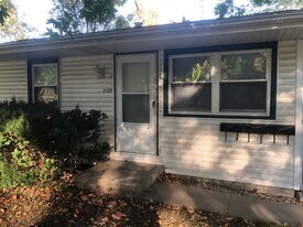 200 S Grove St in Normal, IL - Building Photo