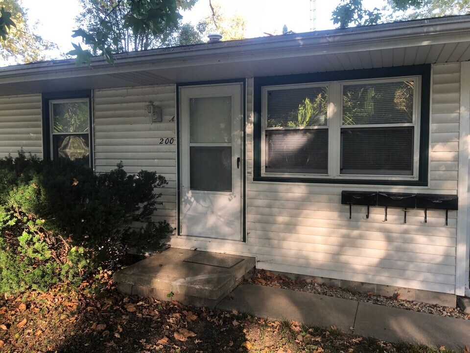 200 S Grove St in Normal, IL - Building Photo