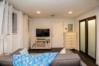 24 Hancock St, Unit 2 in Boston, MA - Building Photo - Building Photo
