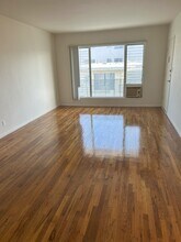 7704 Romaine St, Unit 8 in West Hollywood, CA - Foto de edificio - Building Photo