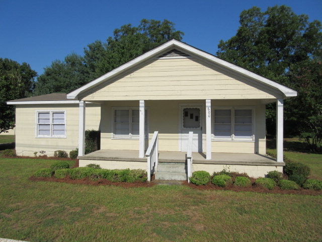 600 Pinewood Rd in Sumter, SC - Building Photo