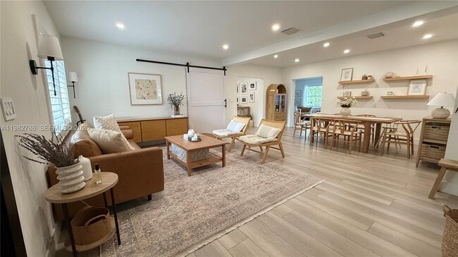 5785 SW 54th Ter in Miami, FL - Foto de edificio - Building Photo