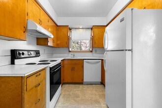 3511 SE Cora Dr in Portland, OR - Building Photo - Building Photo