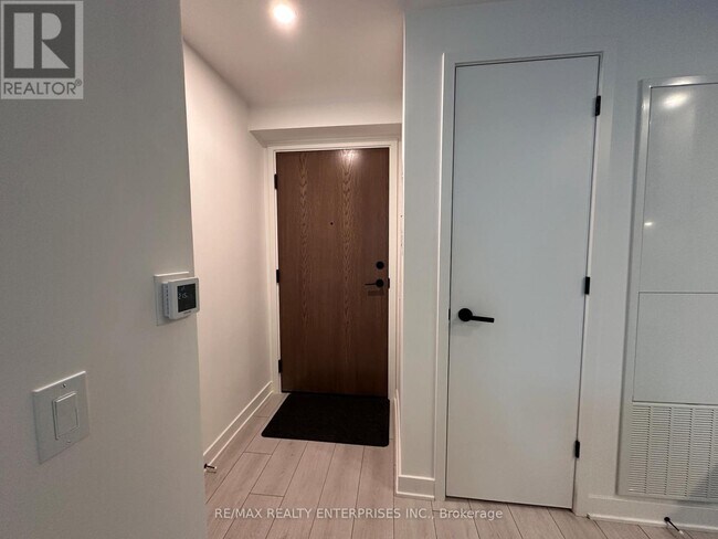 55-1555 Charles St E in Toronto, ON - Building Photo - Building Photo