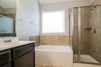 13346 Davenport Hills Ln in Atascocita, TX - Foto de edificio - Building Photo