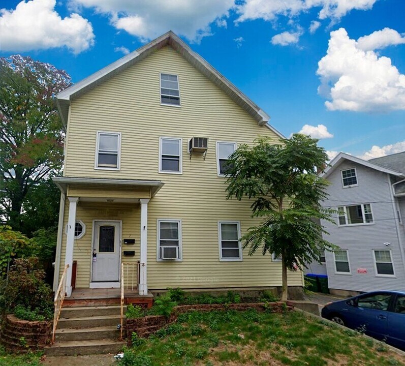 7 Ashland St, Unit 2 in Medford, MA - Building Photo