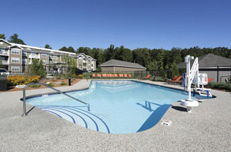 Tara Heights Apartments in Nashua, NH - Foto de edificio - Building Photo