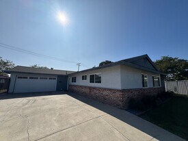 1046 Gentle Dr in Corona, CA - Building Photo
