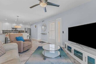 136 Waterside Dr in Hypoluxo, FL - Building Photo - Building Photo