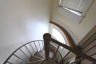 8 Mount Auburn St, Unit 2 in Cambridge, MA - Building Photo - Building Photo