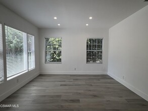 4934 Enfield Ave in Los Angeles, CA - Building Photo - Building Photo