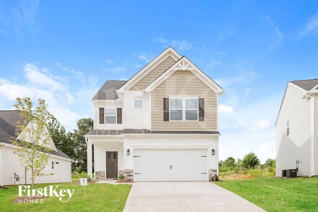 17 Wild Lily Dr in Greenville, SC - Building Photo