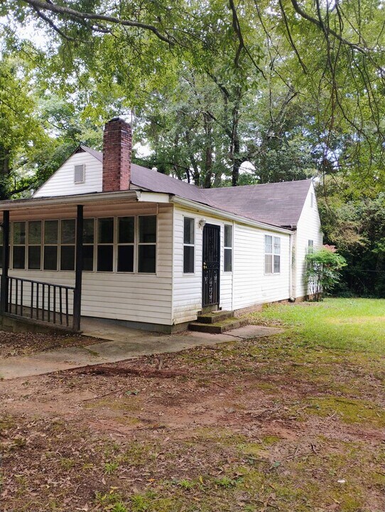1067 Constitution Rd SE in Atlanta, GA - Foto de edificio