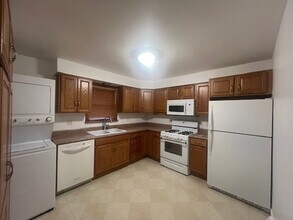 912 W Greenwood Ave in Waukegan, IL - Building Photo - Building Photo