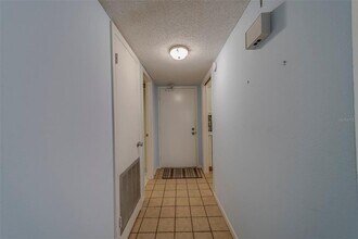 4575 Cove Cir in St. Petersburg, FL - Building Photo - Building Photo