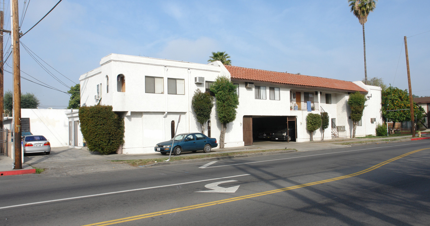 14102 Gilmore St in Van Nuys, CA - Building Photo