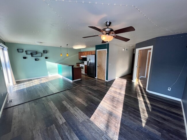 3905 Thompson Ave in Anchorage, AK - Building Photo - Building Photo