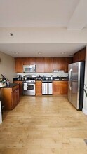 110 Cypress St, Unit 304 in Brookline, MA - Foto de edificio - Building Photo