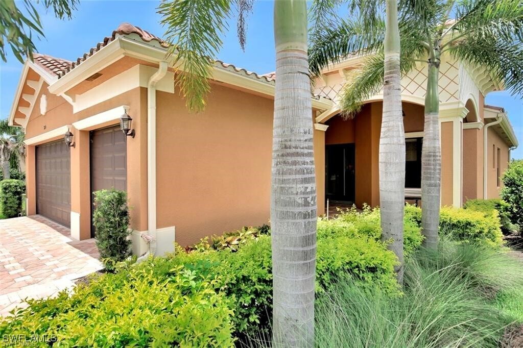 3745 Pleasant Springs Dr in Naples, FL - Building Photo