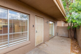 925 W Peoria Ave, Unit #47 in Phoenix, AZ - Foto de edificio - Building Photo