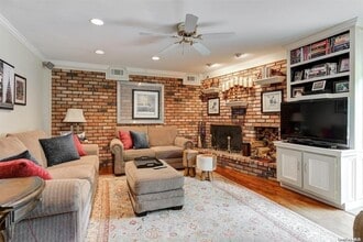 174 Lodge Ave in Huntington Station, NY - Building Photo - Building Photo