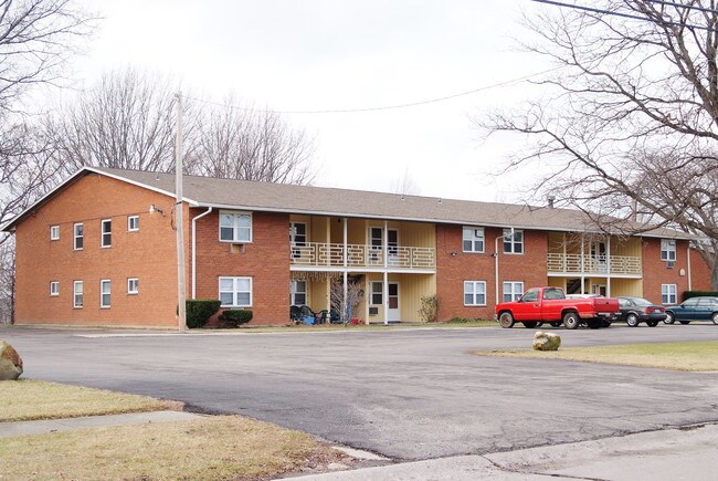 Fairway East Apartment Homes in Lorain, OH - Building Photo - Building Photo