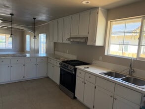 418 N Elmwood Ave in Lindsay, CA - Foto de edificio - Building Photo