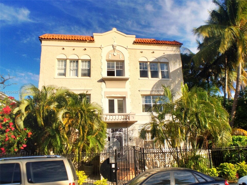 1611 Michigan Ave in Miami Beach, FL - Building Photo