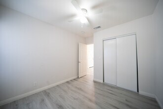 120 E Shady Grove Dr in Riverside, CA - Building Photo - Building Photo