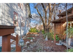 1706 Oak St in La Grande, OR - Building Photo - Building Photo