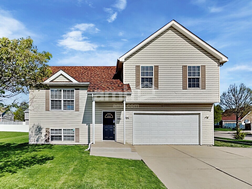 1002 Belden Way in Joliet, IL - Building Photo