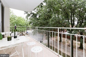 1435 4th St SW-Unit -211 in Washington, DC - Foto de edificio - Building Photo