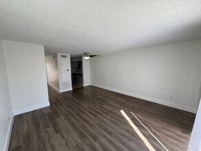 2105 Giuffrias Ave in Metairie, LA - Building Photo - Building Photo